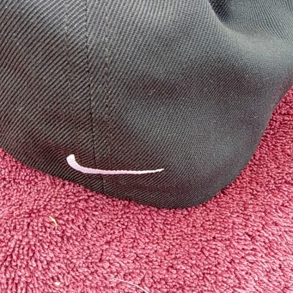 Nike Tiger Woods Collection Ball Cap. Autographed by Darius Rucker. - Picture 6 of 9